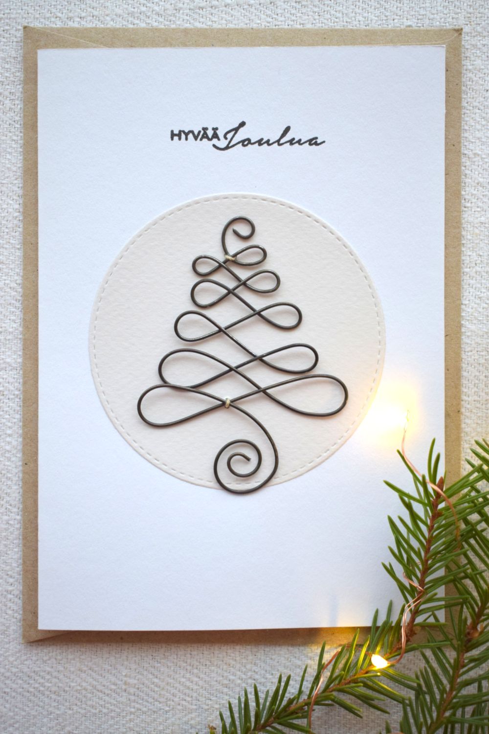 Käsintehty joulukortti rautalangasta