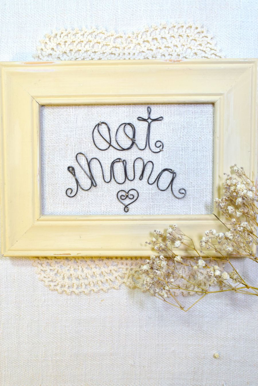 Käsintehty sisustustaulu rautalangasta